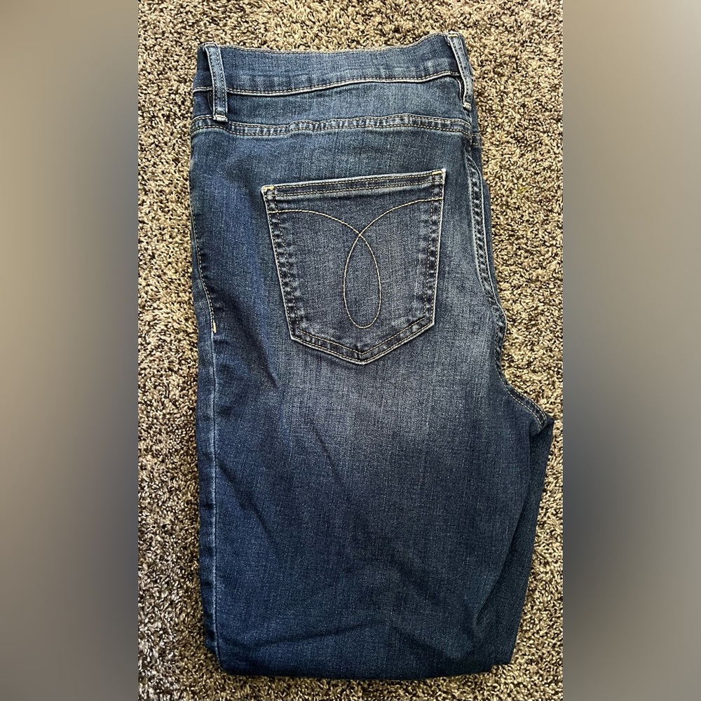 Calvin Klein Mid Rise Skinny Jean 12/31